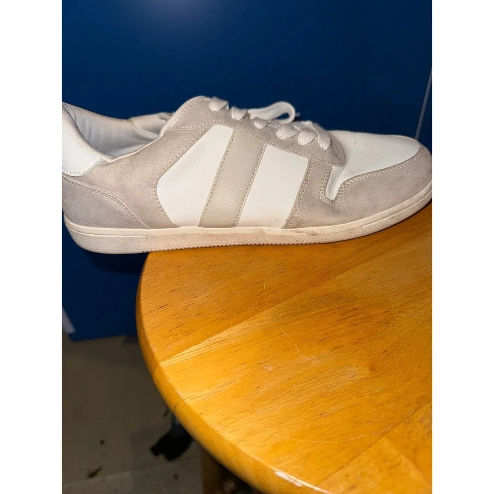 Universal Thread Womens Court Sneakers White Cream Low Top Shoes Size 11